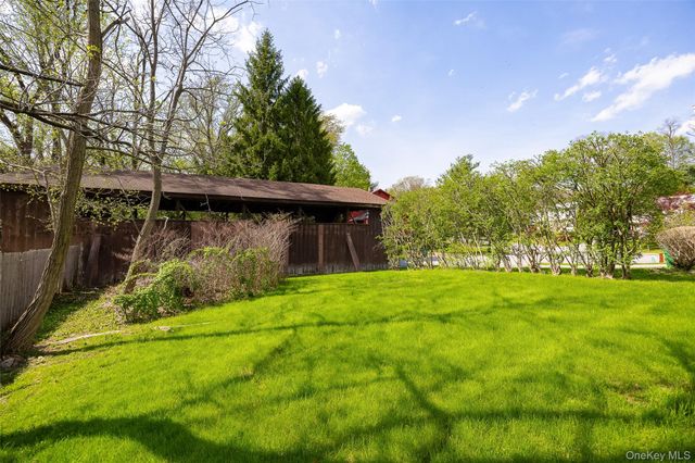 59 Carriage Hill Lane, Poughkeepsie, NY 12603