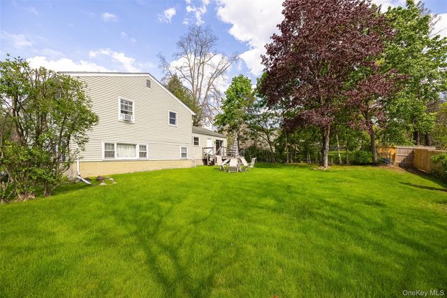 59 Carriage Hill Lane, Poughkeepsie, NY 12603