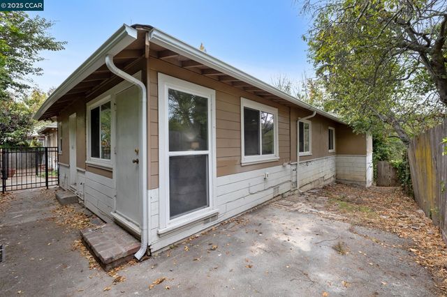 5810 Estates Dr, Oakland, CA 94611