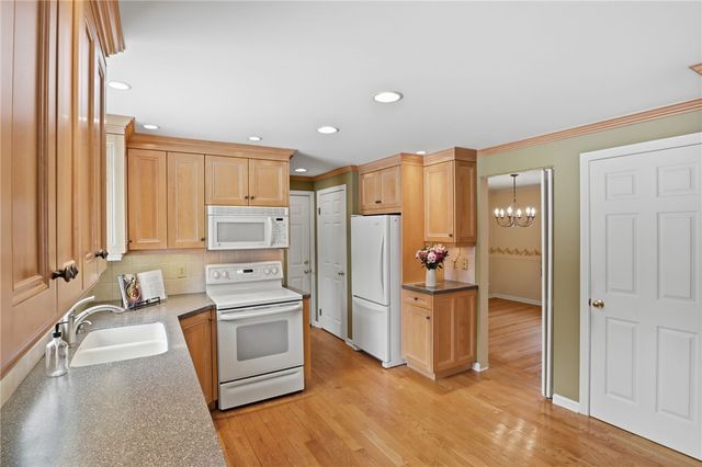 126 Brentwood Lane, Perinton, NY 14450