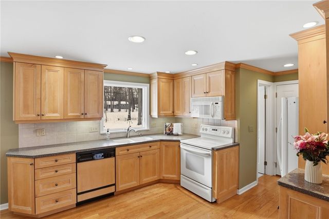 126 Brentwood Lane, Perinton, NY 14450