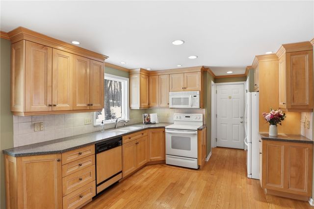 126 Brentwood Lane, Perinton, NY 14450