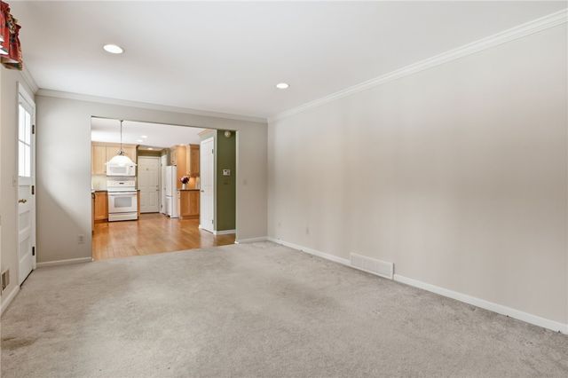 126 Brentwood Lane, Perinton, NY 14450