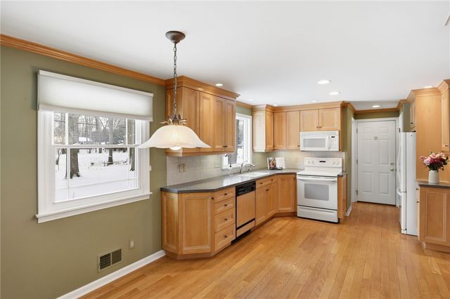 126 Brentwood Lane, Perinton, NY 14450