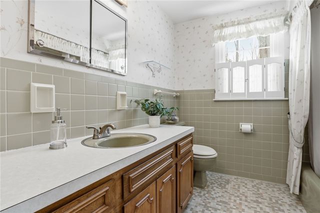 126 Brentwood Lane, Perinton, NY 14450