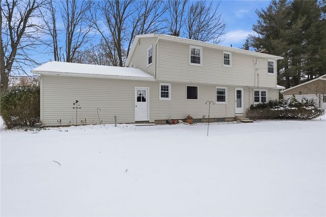 126 Brentwood Lane, Perinton, NY 14450