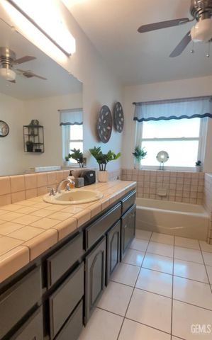 7117 Luke Avenue, Bakersfield, CA 93308