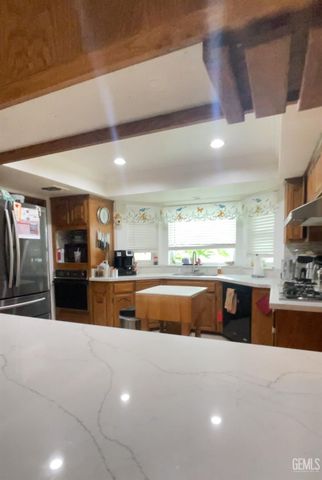 7117 Luke Avenue, Bakersfield, CA 93308