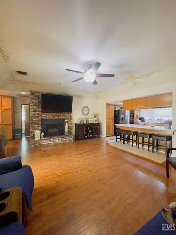 7117 Luke Avenue, Bakersfield, CA 93308