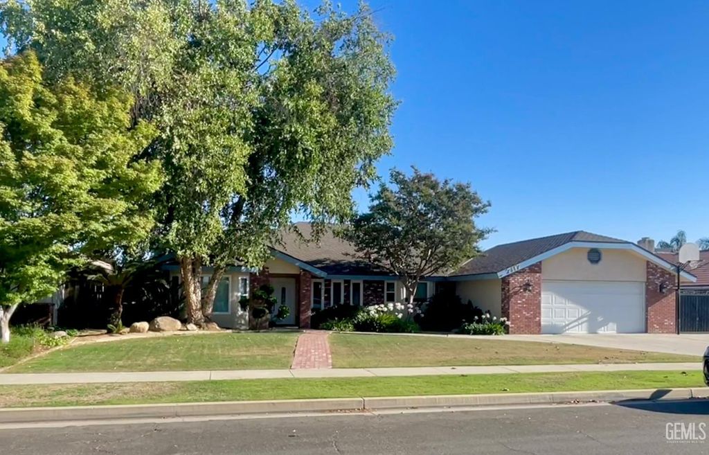 7117 Luke Avenue, Bakersfield, CA 93308