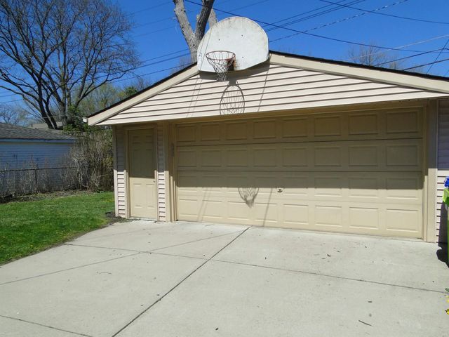 18307 Spring Ct N Court, Fraser, MI 48026