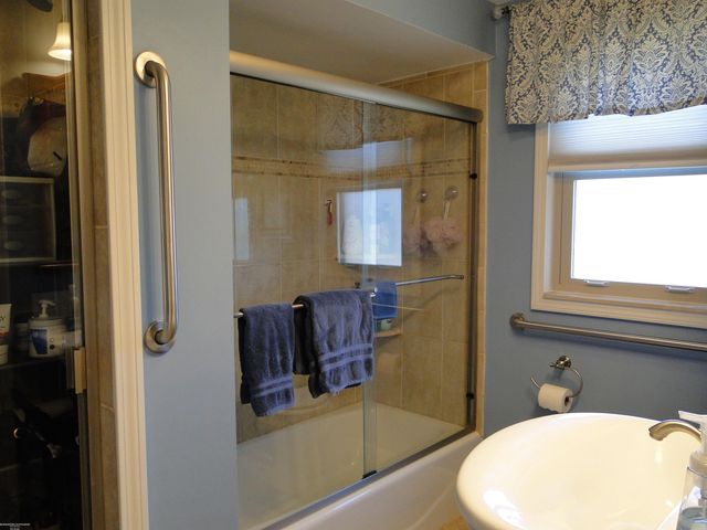 18307 Spring Ct N Court, Fraser, MI 48026