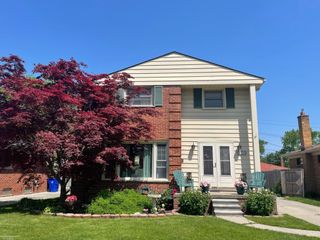 18307 Spring Ct N Court, Fraser, MI 48026