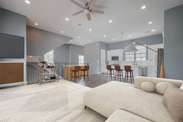 4318 E Center Street, Houston, TX 77007