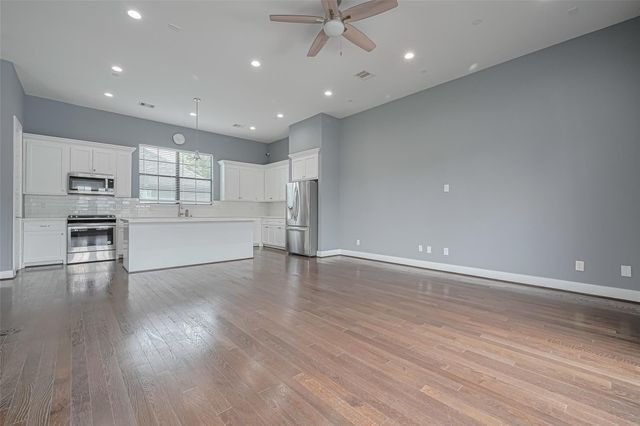 4318 E Center Street, Houston, TX 77007