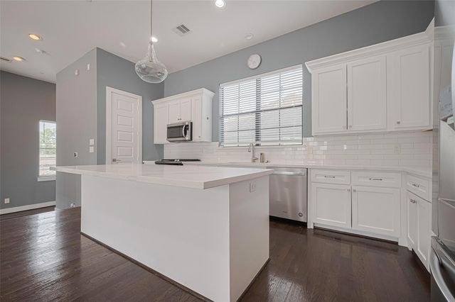 4318 E Center Street, Houston, TX 77007