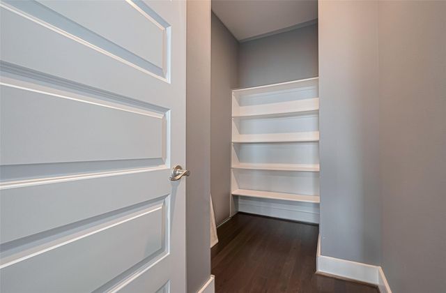 4318 E Center Street, Houston, TX 77007