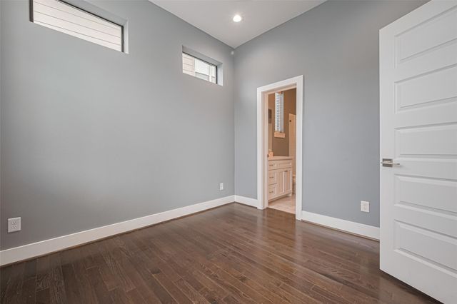 4318 E Center Street, Houston, TX 77007