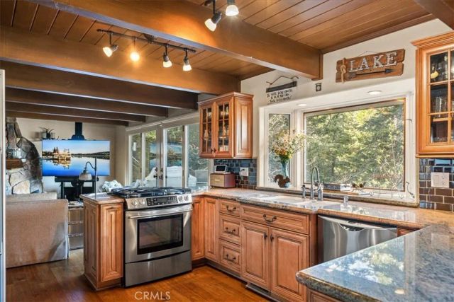 28906 Palisades Drive, Lake Arrowhead, CA 92352