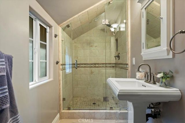 28906 Palisades Drive, Lake Arrowhead, CA 92352