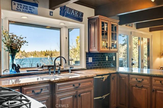 28906 Palisades Drive, Lake Arrowhead, CA 92352