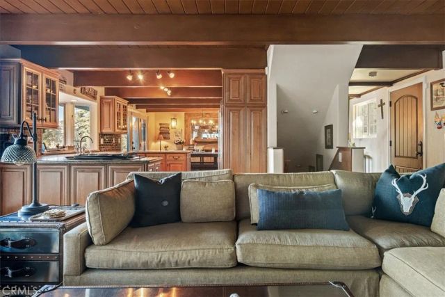 28906 Palisades Drive, Lake Arrowhead, CA 92352