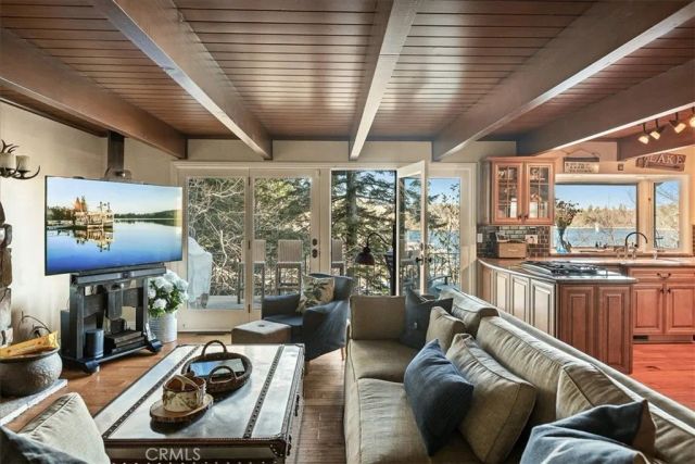 28906 Palisades Drive, Lake Arrowhead, CA 92352