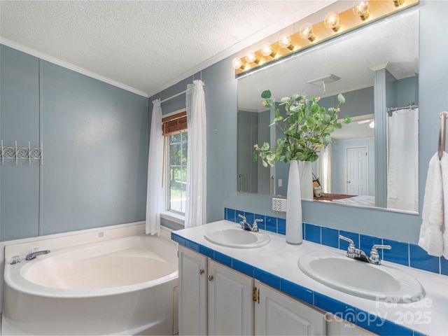 9 Redmond Drive, Alexander, NC 28701