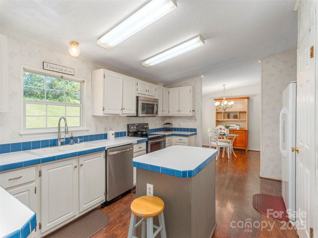 9 Redmond Drive, Alexander, NC 28701