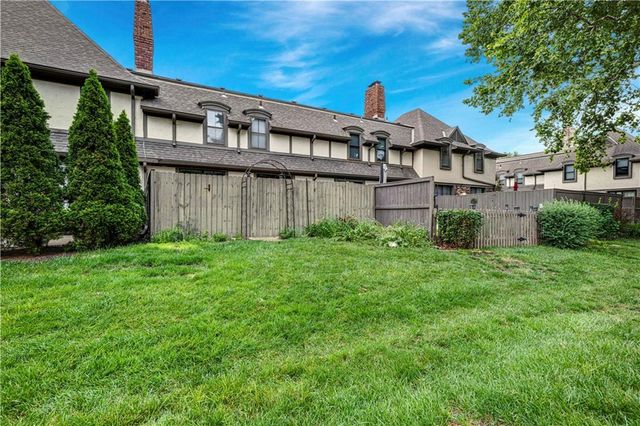 10225 Conser Street, Overland Park, KS 66212