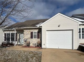 1861 Fall Creek Drive, Tonganoxie, KS 66086