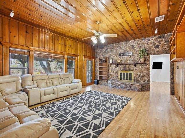 7905 Ella Young Drive, Lakeside, TX 76135