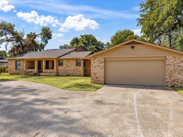 7905 Ella Young Drive, Lakeside, TX 76135