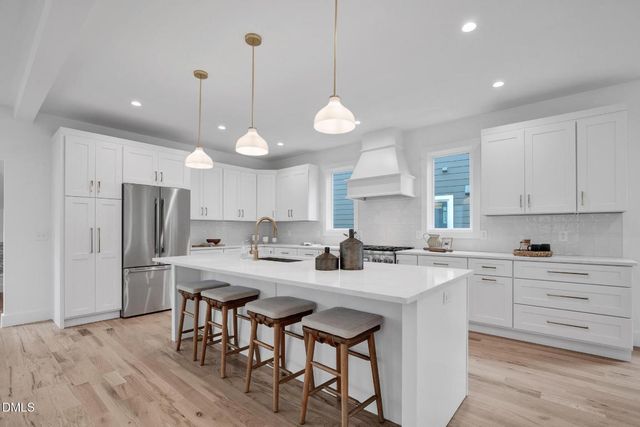 201 E Winmore Avenue, Chapel Hill, NC 27516