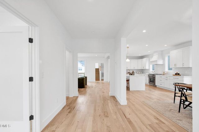 201 E Winmore Avenue, Chapel Hill, NC 27516