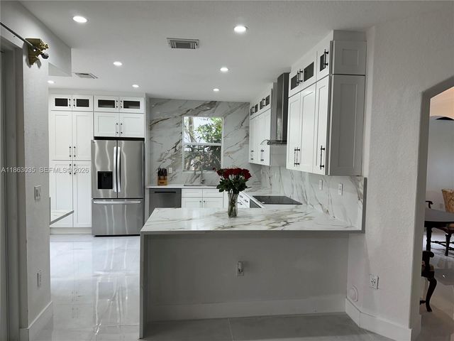 6049 SW 165th Avenue, Miami, FL 33193