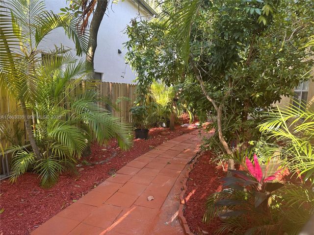 6049 SW 165th Avenue, Miami, FL 33193