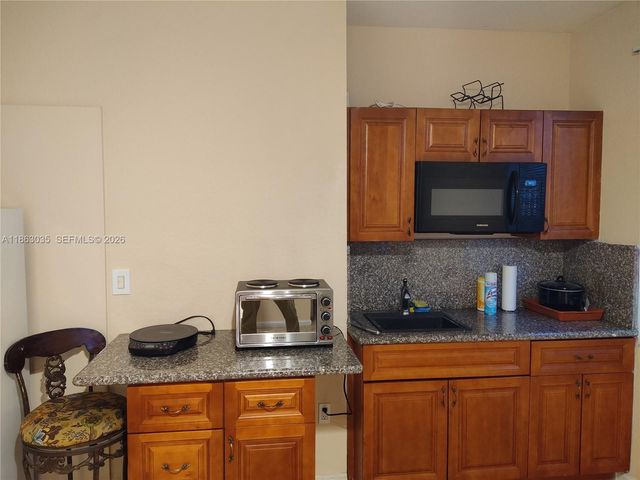 6049 SW 165th Avenue, Miami, FL 33193