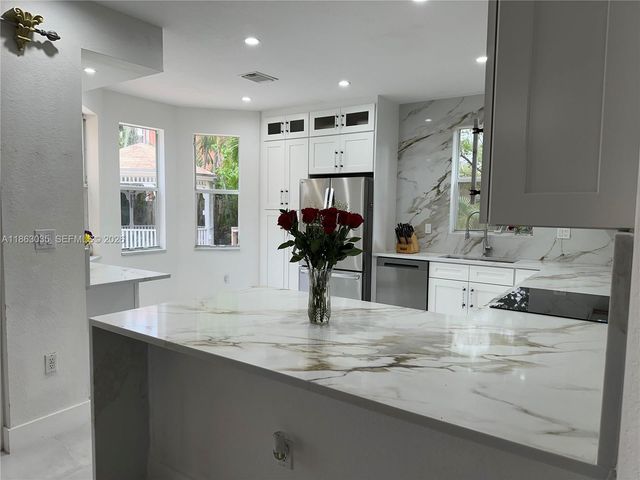6049 SW 165th Avenue, Miami, FL 33193
