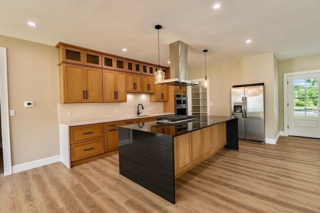 65 Marvel St, Swansea, MA 02777