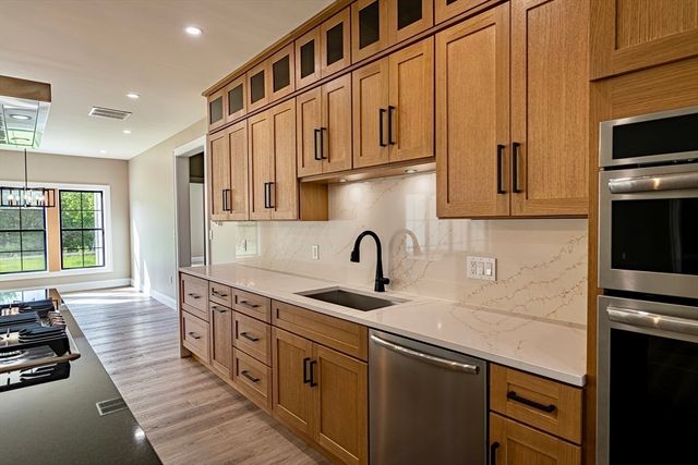 65 Marvel St, Swansea, MA 02777