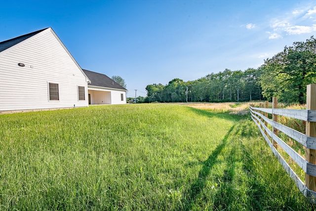 65 Marvel St, Swansea, MA 02777