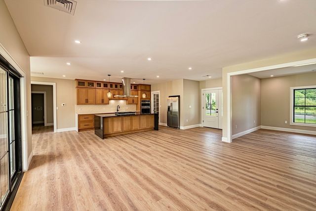 65 Marvel St, Swansea, MA 02777
