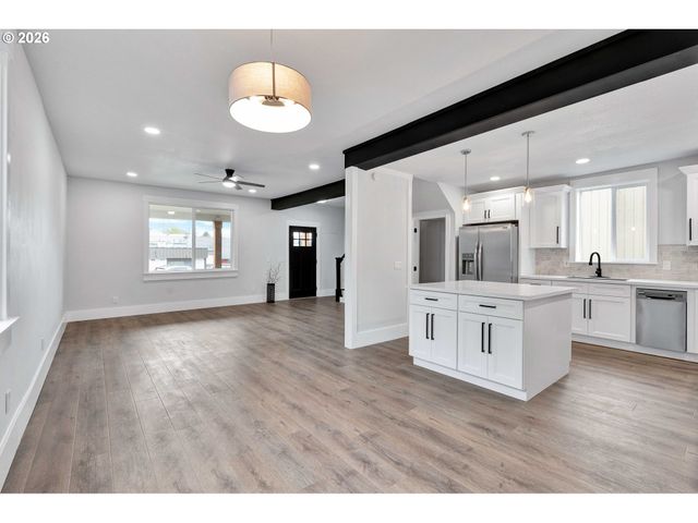 15 Ne 80TH Ave, Portland, OR 97213