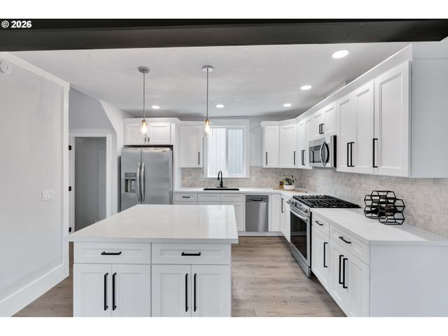 15 Ne 80TH Ave, Portland, OR 97213