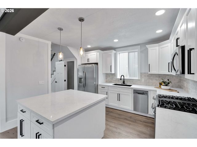 15 Ne 80TH Ave, Portland, OR 97213