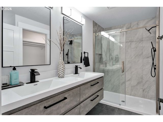 15 Ne 80TH Ave, Portland, OR 97213