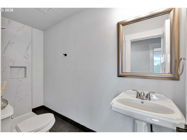 15 Ne 80TH Ave, Portland, OR 97213