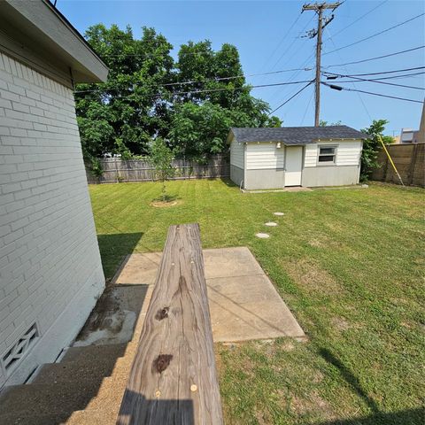 802 Brown Trail, Bedford, TX 76022