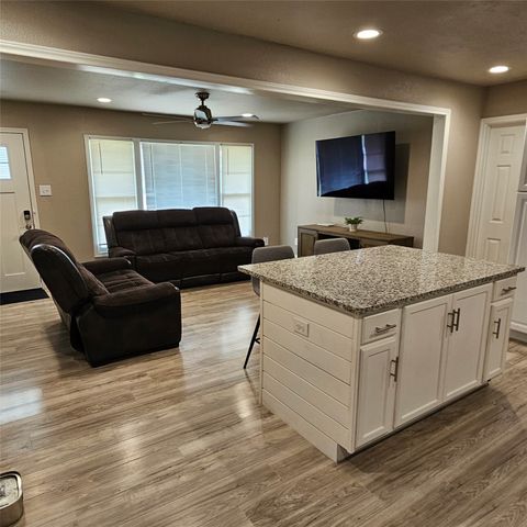 802 Brown Trail, Bedford, TX 76022